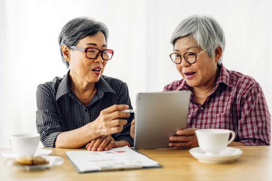 two women retirement planning